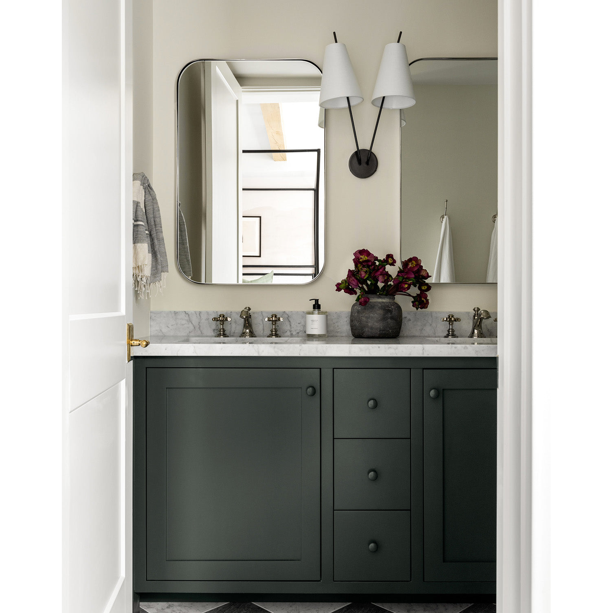 Milan Sconce